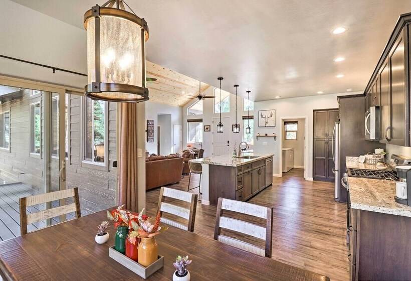 Cozy Lakeside Cabin W/ Hammock, Deck & Grill!