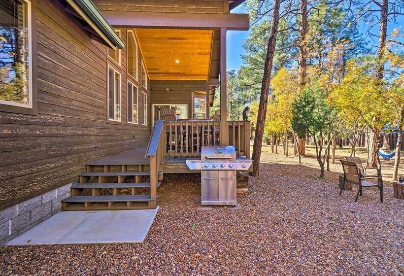 Cozy Lakeside Cabin W/ Hammock, Deck & Grill!