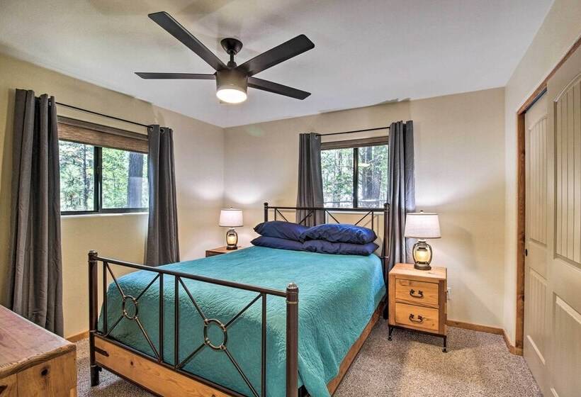 Cozy Pinetop Cabin: Walk To Shops + Dining!