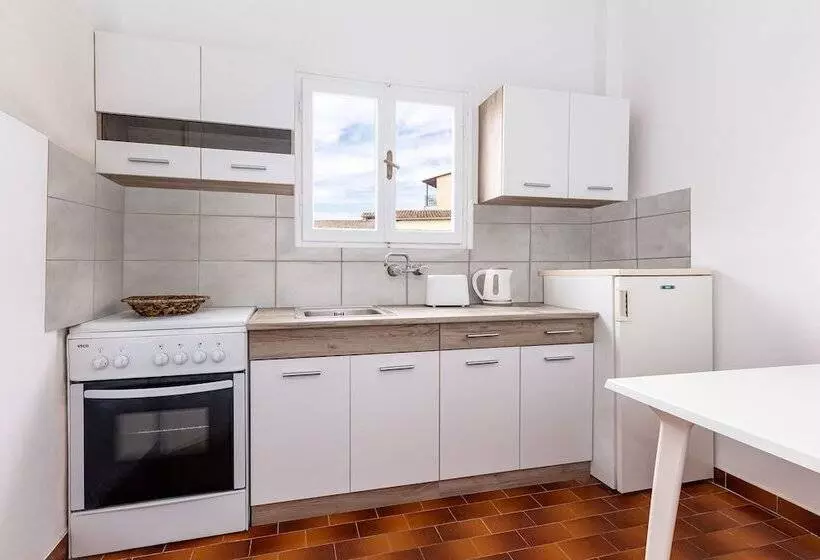 Dany Apartments By Estia