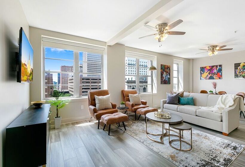 Exquisite 4 Br Condo In New Orleans