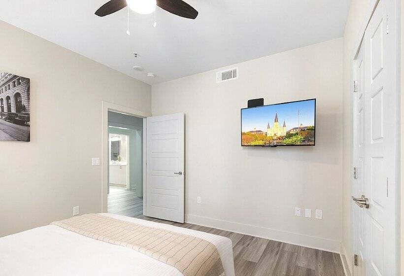 Exquisite 4 Br Condo In New Orleans