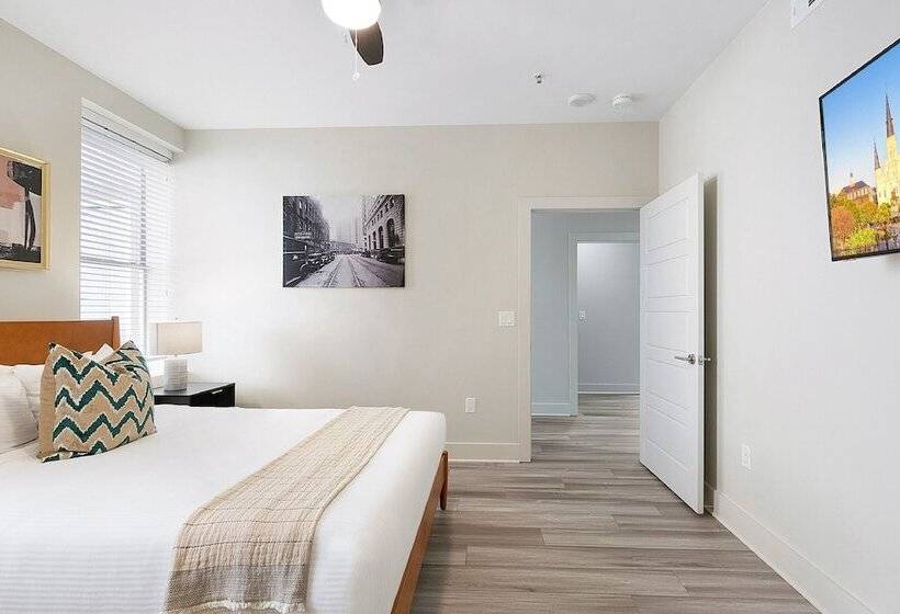 Exquisite 4 Br Condo In New Orleans