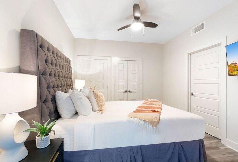 Exquisite 4 Br Condo In New Orleans