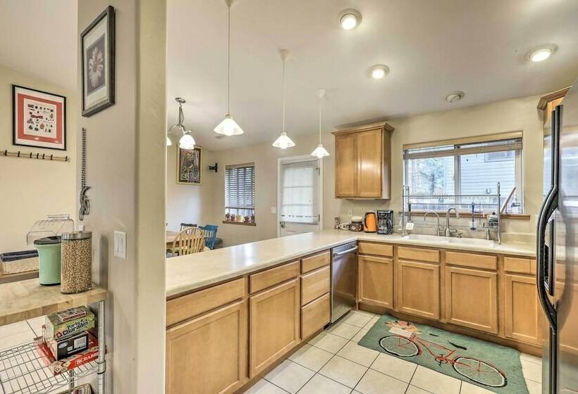 Forested Flagstaff Getaway: Garden, Gas Grill