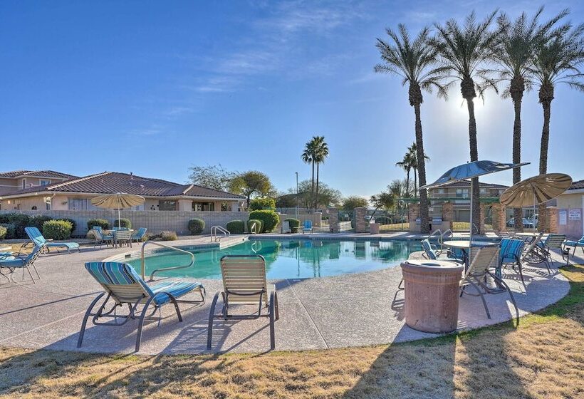 Goodyear Desert Oasis: Walk To Community Pool