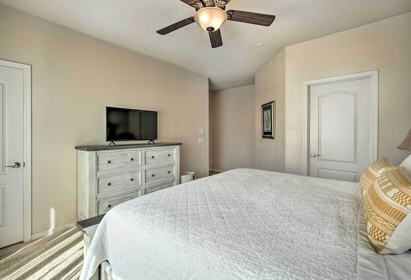 Goodyear Desert Oasis: Walk To Community Pool