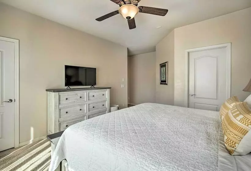 Goodyear Desert Oasis: Walk To Community Pool