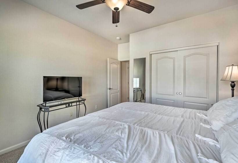 Goodyear Desert Oasis: Walk To Community Pool