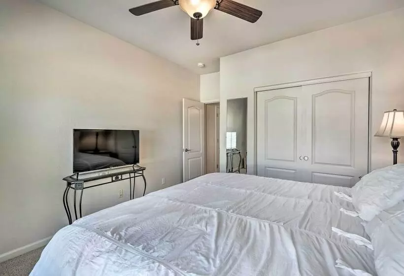 Goodyear Desert Oasis: Walk To Community Pool