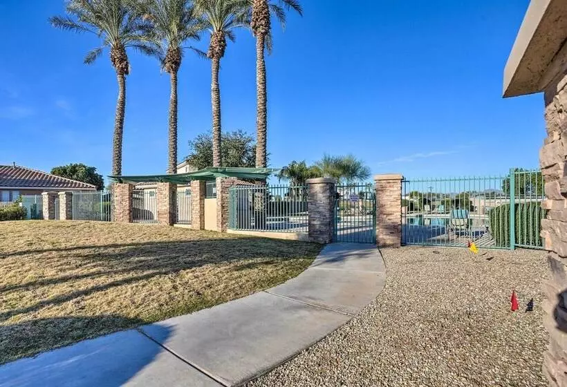 Goodyear Desert Oasis: Walk To Community Pool