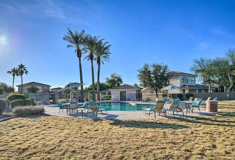 Goodyear Desert Oasis: Walk To Community Pool