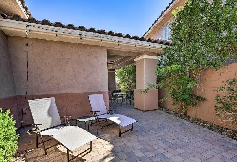 Goodyear Desert Oasis: Walk To Community Pool