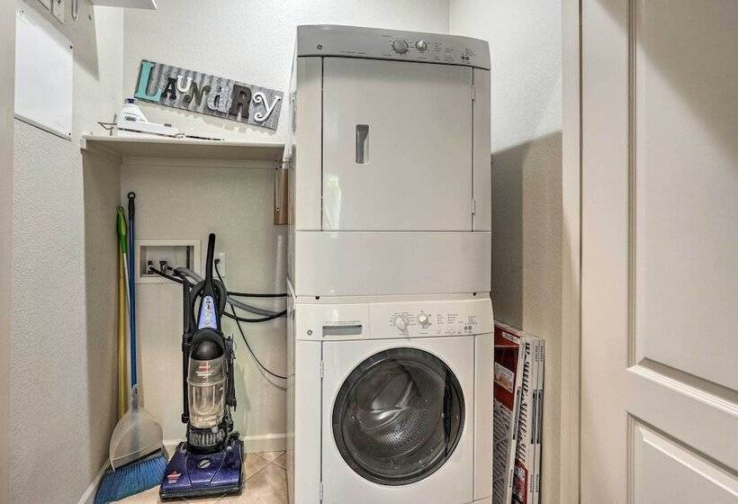 Goodyear Desert Oasis: Walk To Community Pool