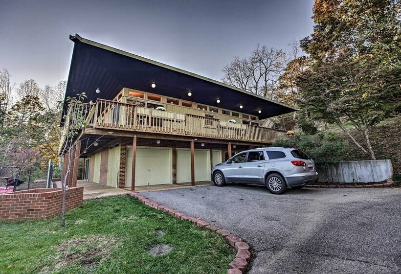 Home With Wraparound Deck + Blue Ridge Mtn Views!