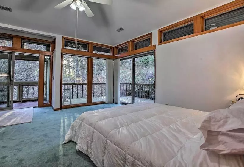 Home With Wraparound Deck + Blue Ridge Mtn Views!