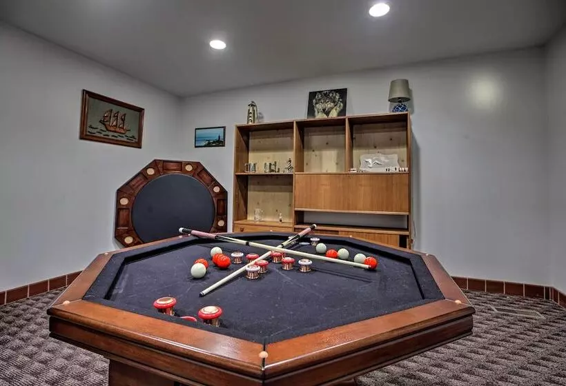 Home With Wraparound Deck + Blue Ridge Mtn Views!