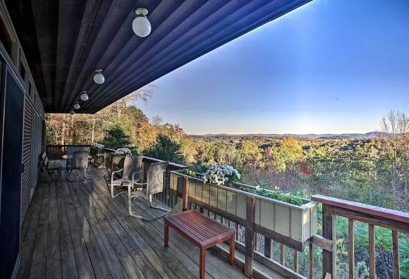 Home With Wraparound Deck + Blue Ridge Mtn Views!