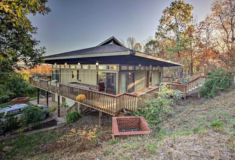 Home With Wraparound Deck + Blue Ridge Mtn Views!