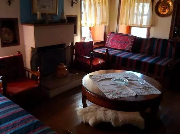 ホテル Arxontiko Vogiarou