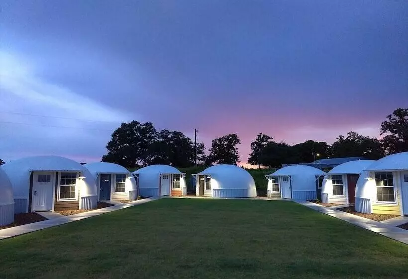 Hotelli Country Dome Suites