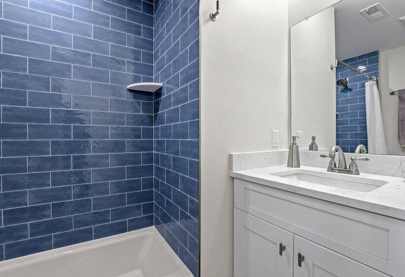 Отель Seaport Oasis