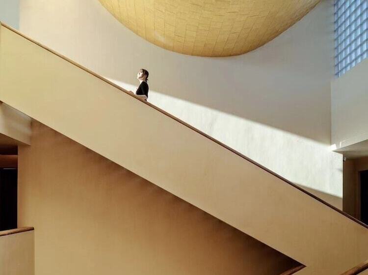 Sunyata Hotel. Deqin Meili