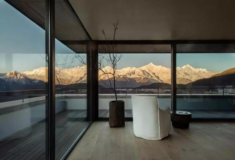 Sunyata Hotel. Deqin Meili