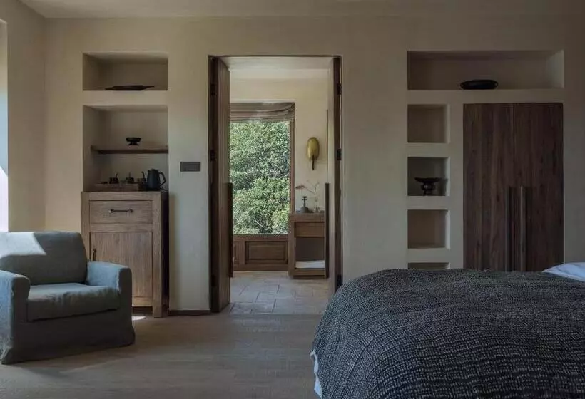 Sunyata Hotel. Deqin Meili