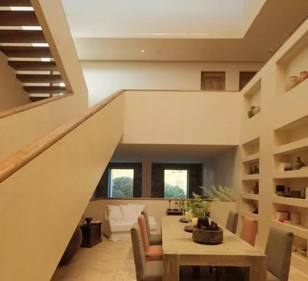 Sunyata Hotel. Deqin Meili