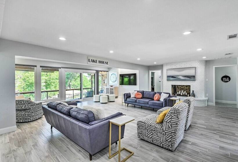 Luxury Granbury Home W/ Private Boat Dock!