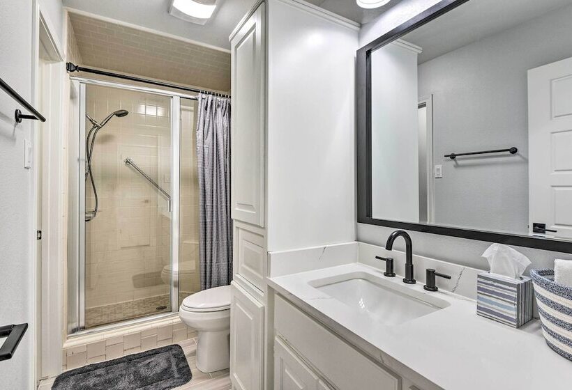 Luxury Granbury Home W/ Private Boat Dock!