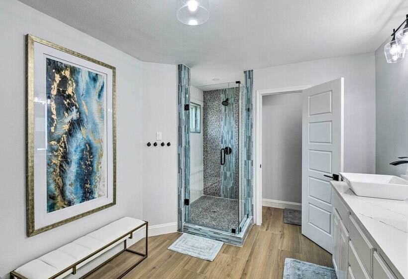 Luxury Granbury Home W/ Private Boat Dock!