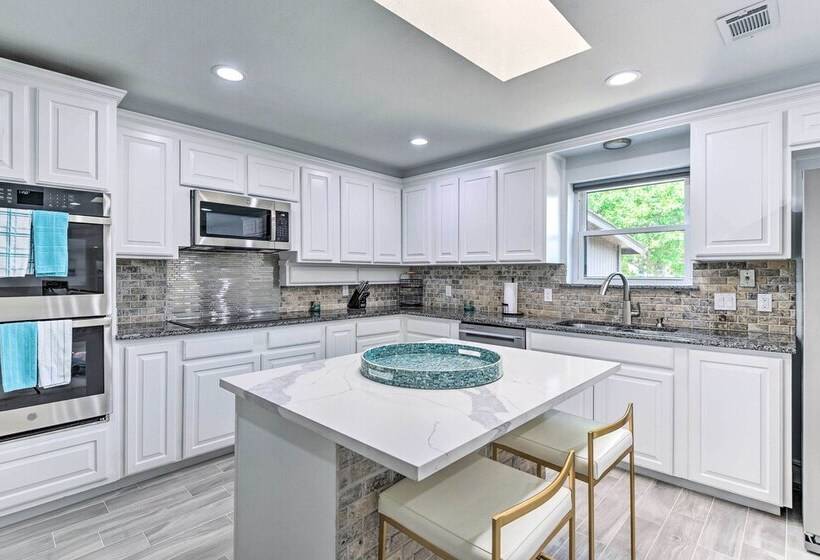 Luxury Granbury Home W/ Private Boat Dock!