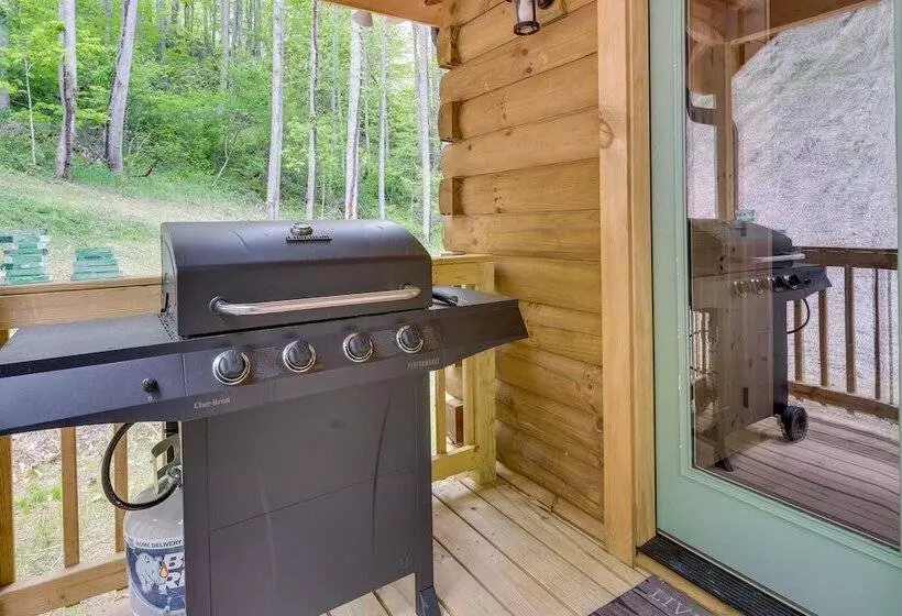 Serene Marshall Cabin W/ Deck & Fire Pit!