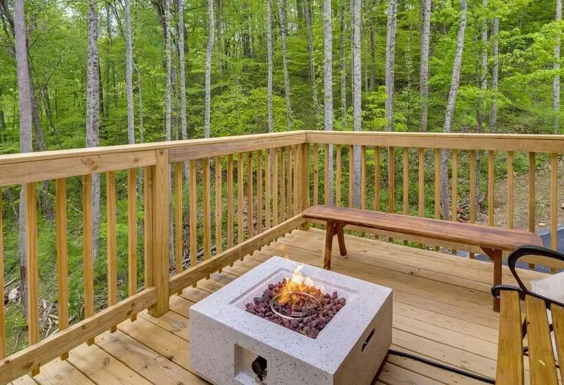 Serene Marshall Cabin W/ Deck & Fire Pit!