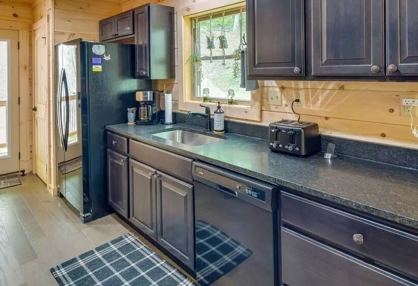 Serene Marshall Cabin W/ Deck & Fire Pit!