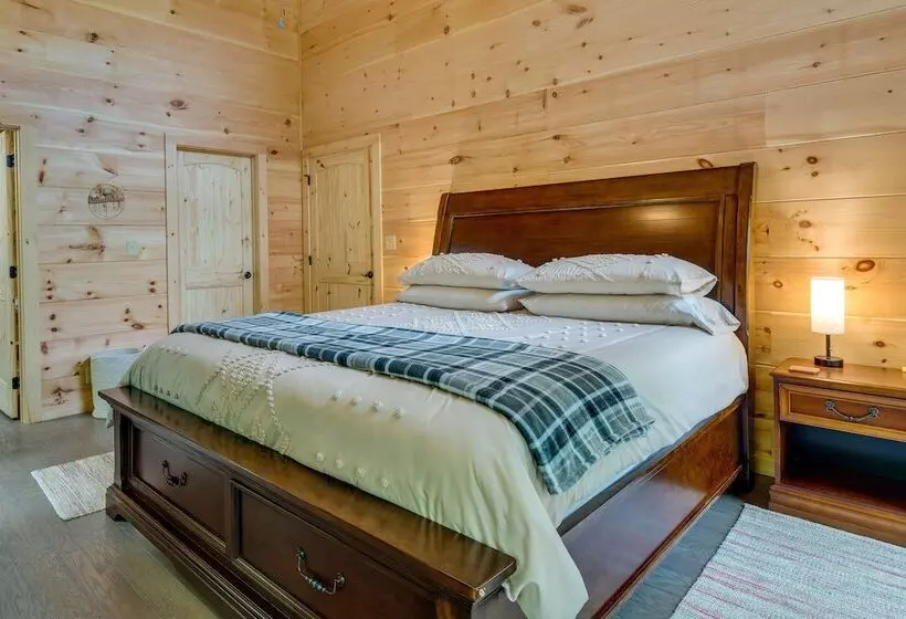 Serene Marshall Cabin W/ Deck & Fire Pit!