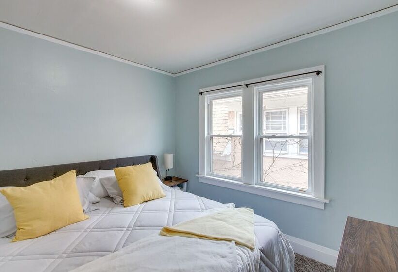 Milwaukee Vacation Rental: 6 Mi To City Center!