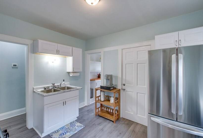 Milwaukee Vacation Rental: 6 Mi To City Center!