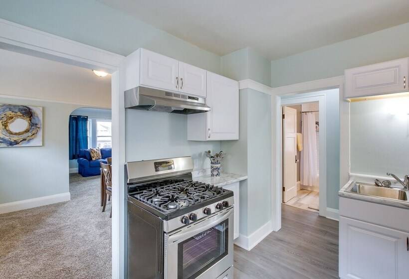 Milwaukee Vacation Rental: 6 Mi To City Center!