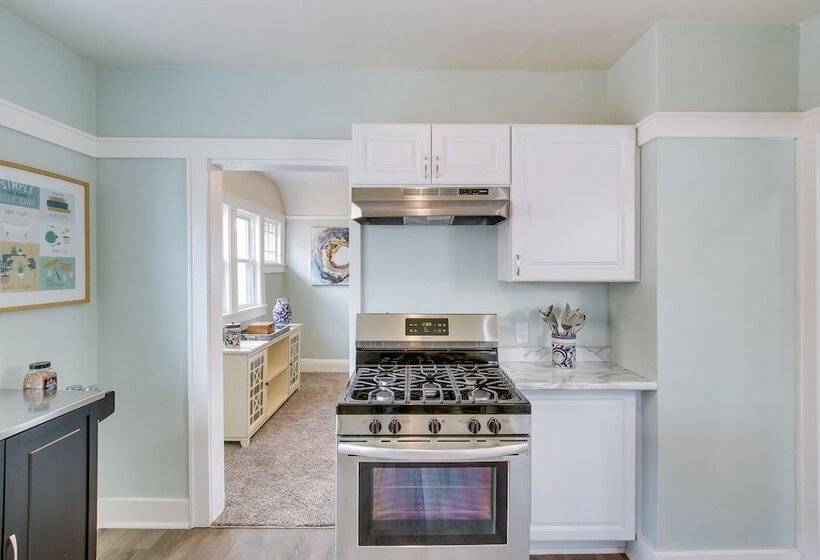 Milwaukee Vacation Rental: 6 Mi To City Center!