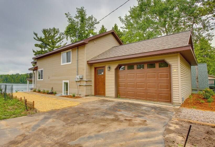 Modern Traverse City Lake House W/ Hot Tub!