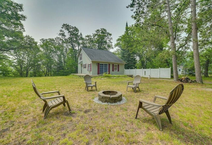 Northern Michigan Retreat ~ 2 Mi To Burt Lake