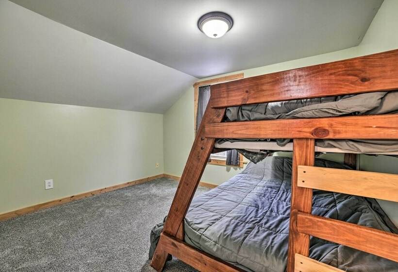 Northern Michigan Retreat ~ 2 Mi To Burt Lake