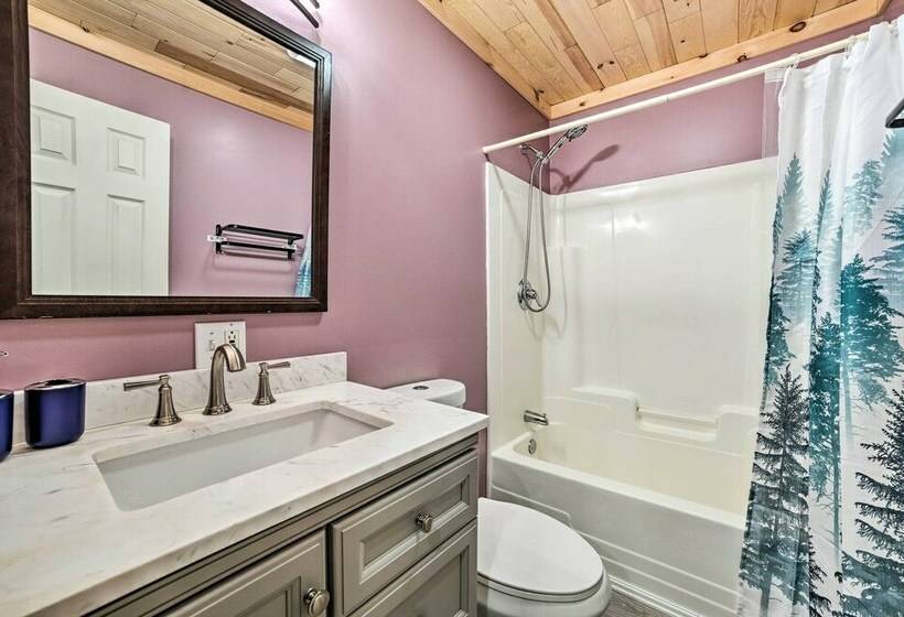 Northern Michigan Retreat ~ 2 Mi To Burt Lake