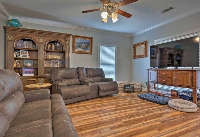 Pass Christian Home: Easy Access To Beaches!