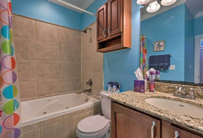 Pass Christian Home: Easy Access To Beaches!