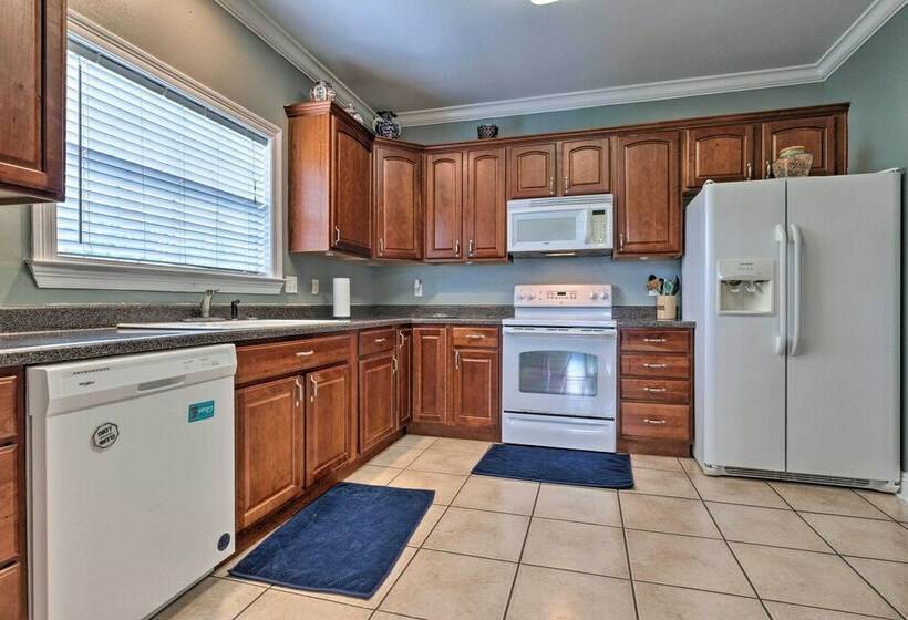 Pass Christian Home: Easy Access To Beaches!