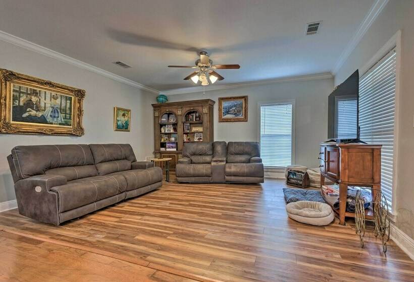 Pass Christian Home: Easy Access To Beaches!